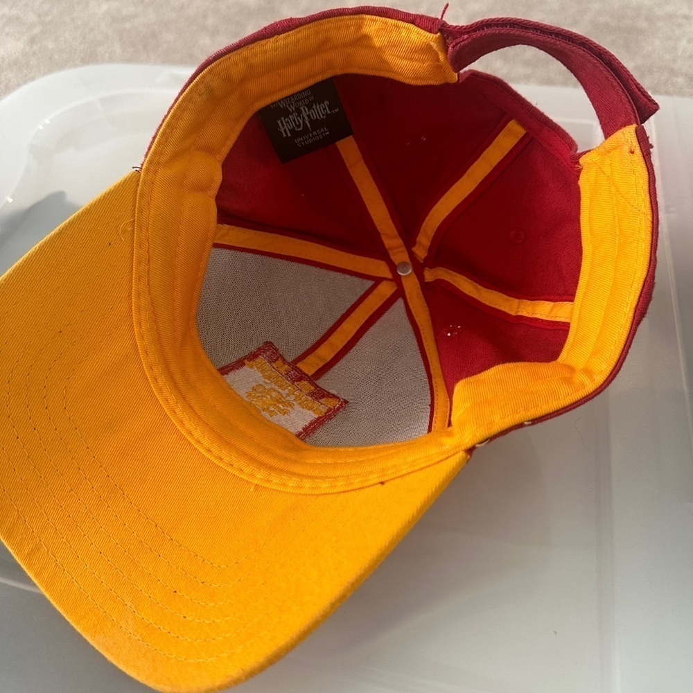 Gryffindor Cap - Picture 2 of 4